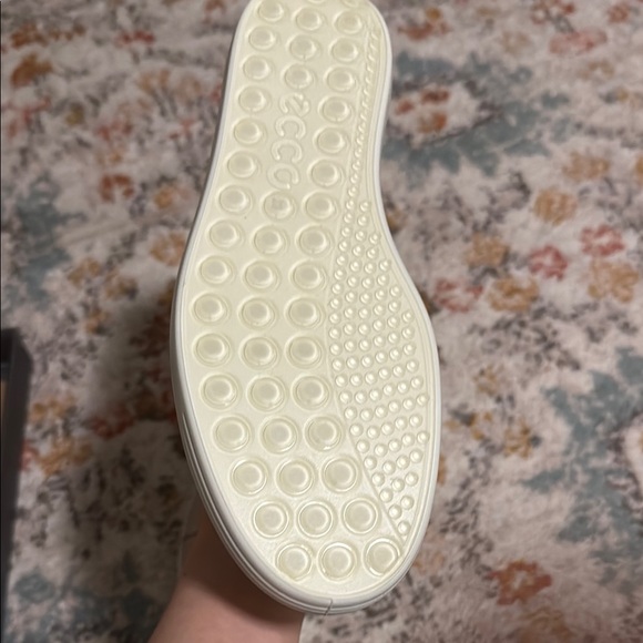 Ecco Pink Sneakers Minimalist Design - Picture 2 of 5